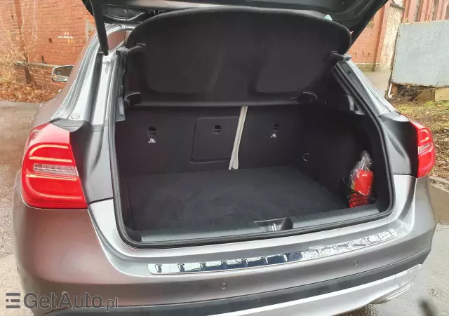 MERCEDES-BENZ GLA 220 d