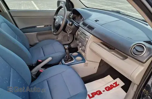 MAZDA 2 