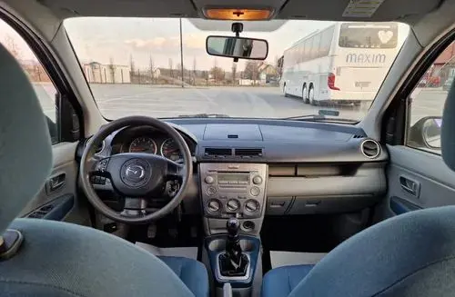 MAZDA 2 