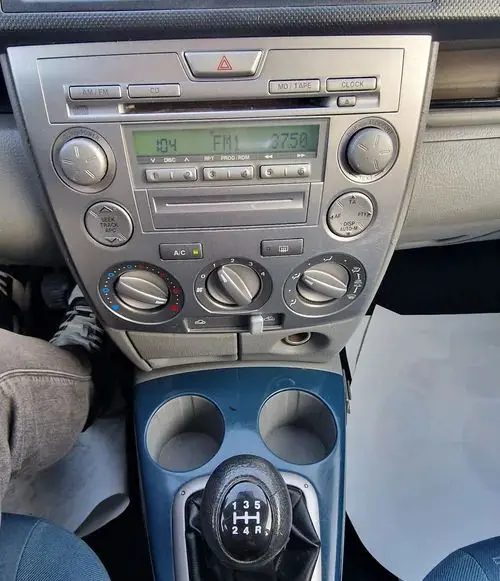 MAZDA 2 