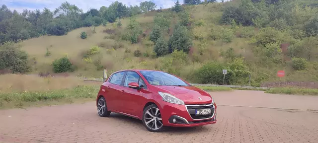 PEUGEOT 208 Active