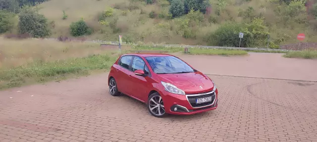 PEUGEOT 208 Active