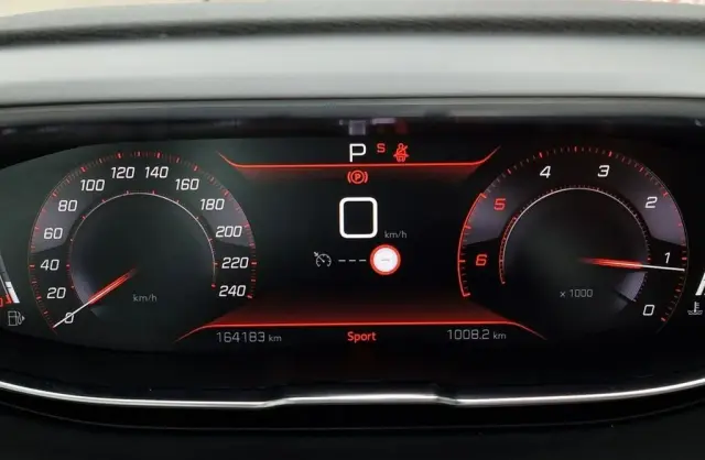 PEUGEOT 5008 