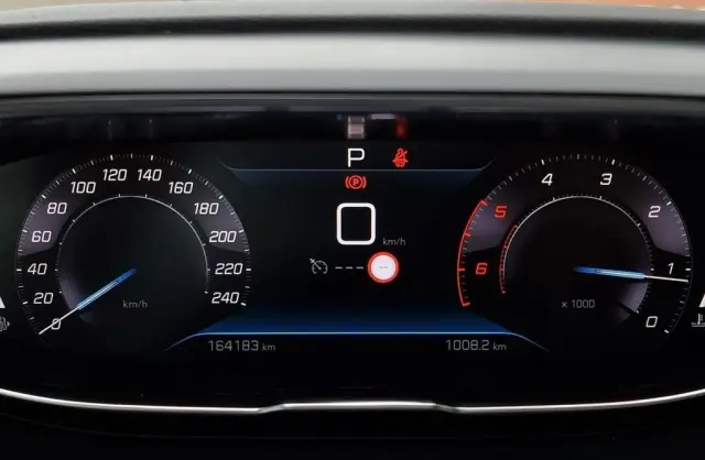 PEUGEOT 5008 
