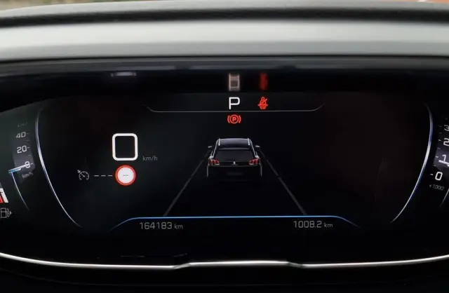 PEUGEOT 5008 