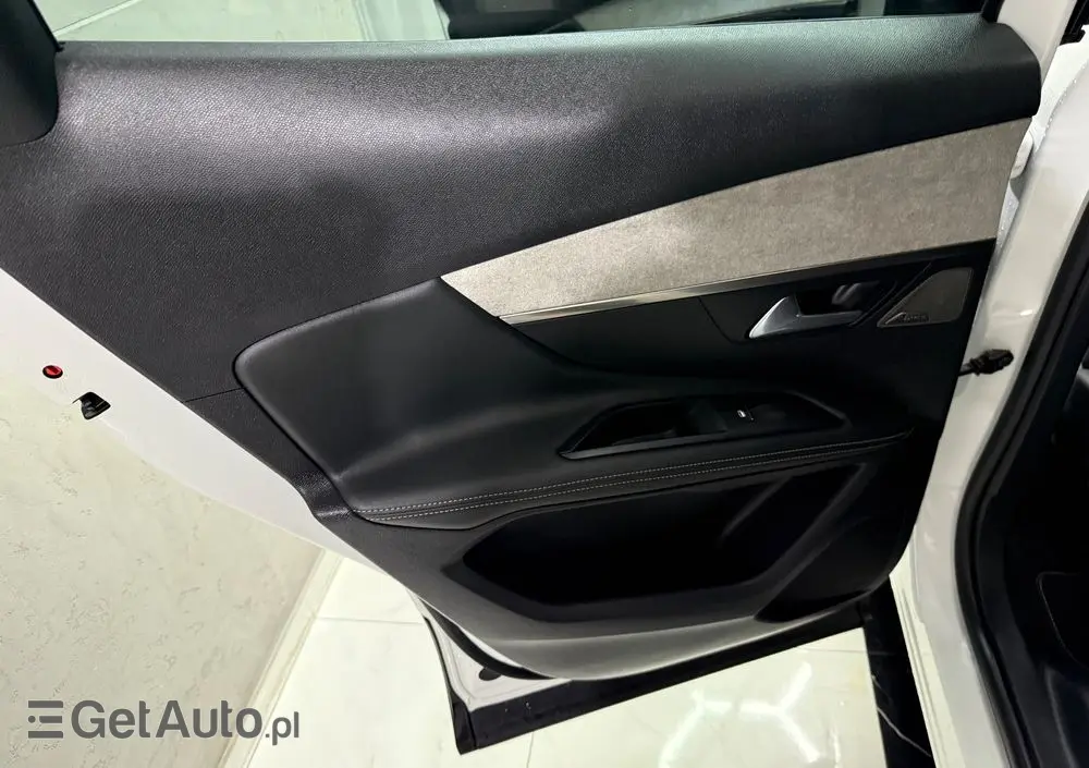 PEUGEOT 3008 1.6 PureTech HYbrid4 GT Line S&S EAT8