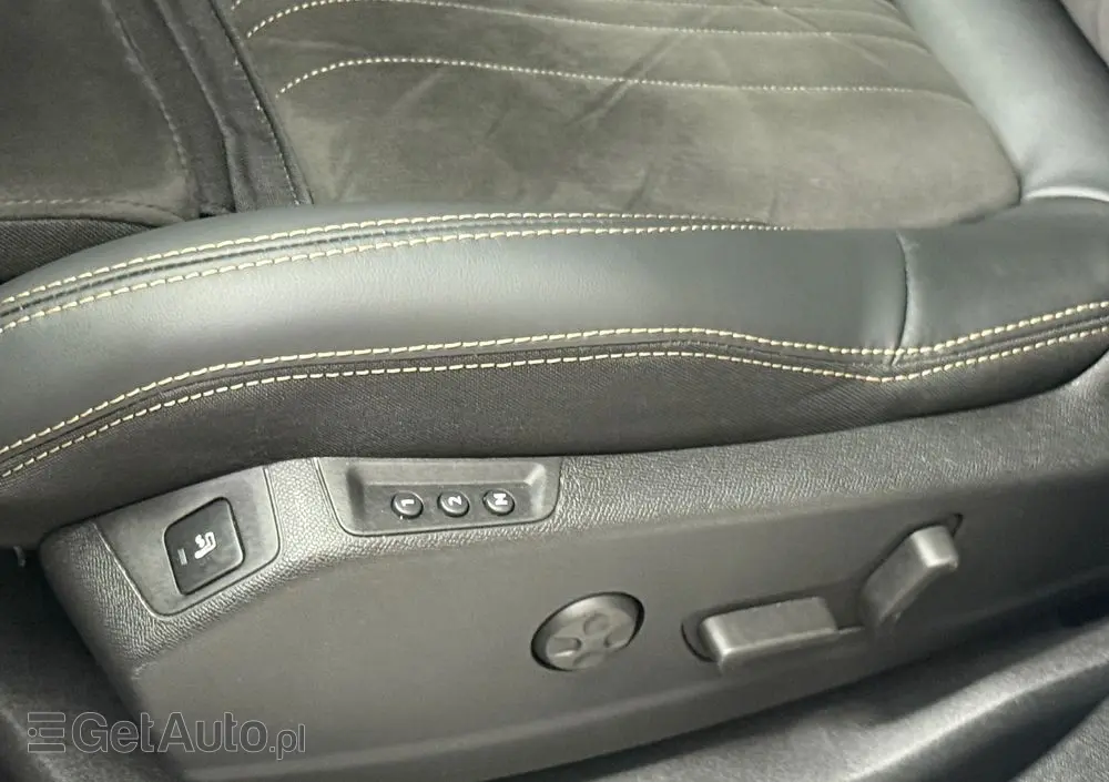 PEUGEOT 3008 1.6 PureTech HYbrid4 GT Line S&S EAT8