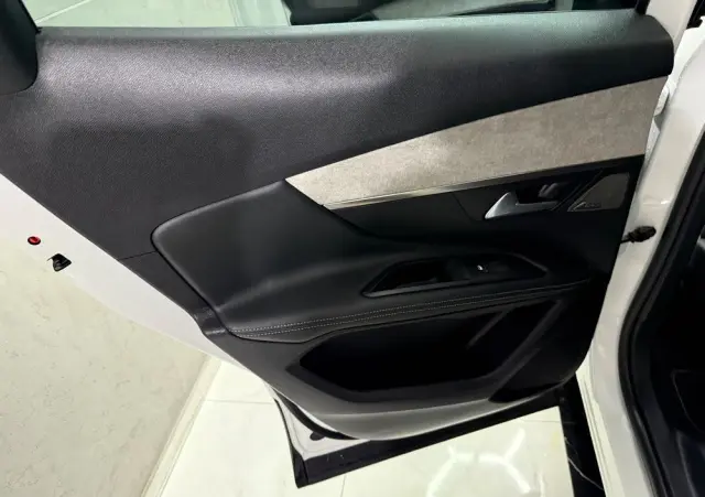 PEUGEOT 3008 1.6 PureTech HYbrid4 GT Line S&S EAT8