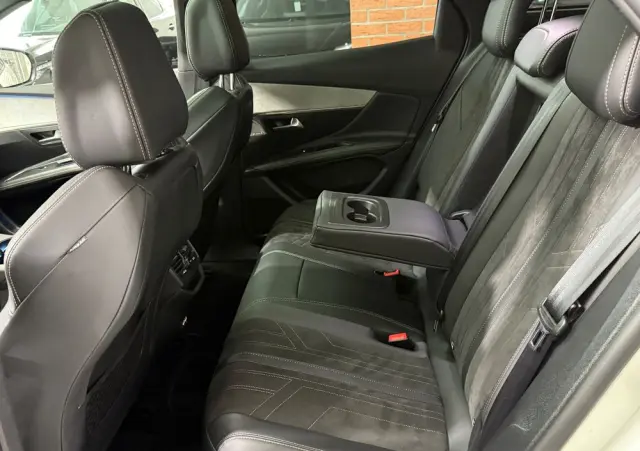 PEUGEOT 3008 1.6 PureTech HYbrid4 GT Line S&S EAT8