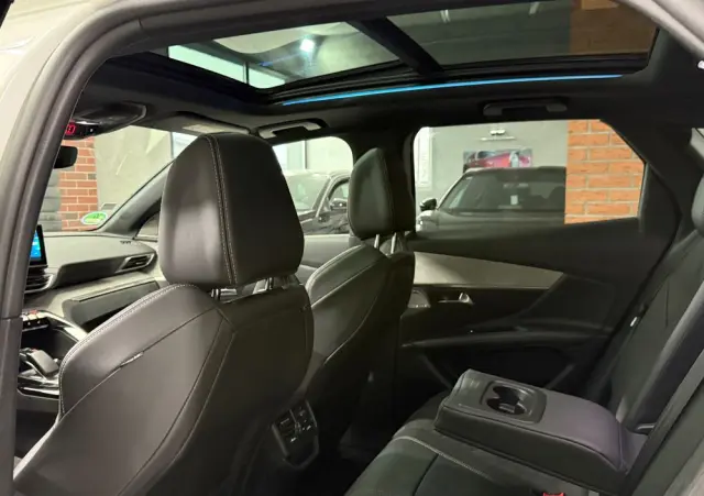 PEUGEOT 3008 1.6 PureTech HYbrid4 GT Line S&S EAT8