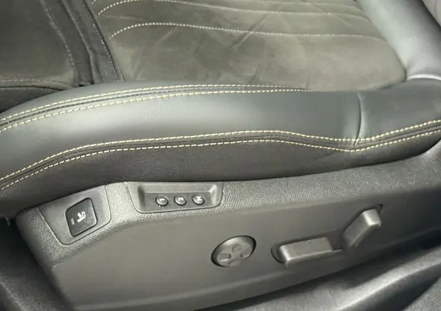 PEUGEOT 3008 1.6 PureTech HYbrid4 GT Line S&S EAT8