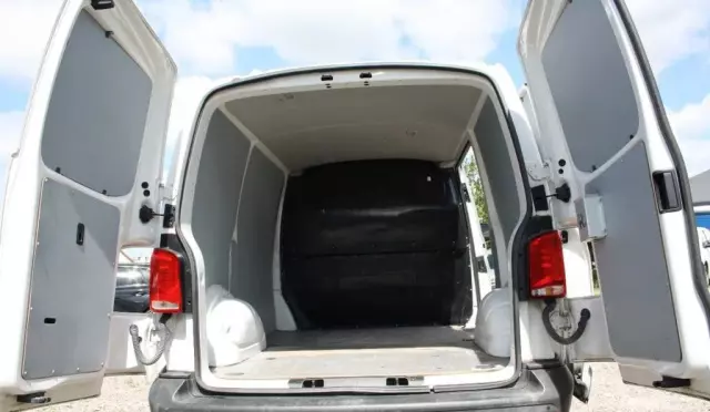 VOLKSWAGEN TRANSPORTER 