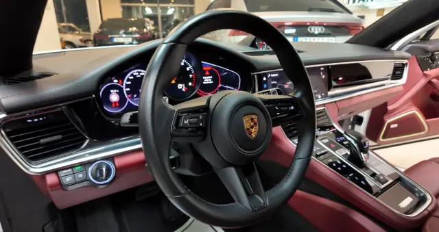 PORSCHE Panamera 4 Executive