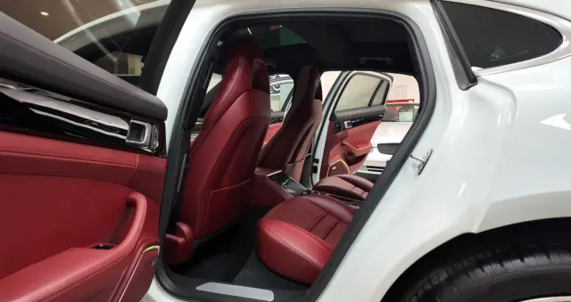 PORSCHE Panamera 4 Executive