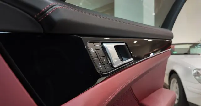 PORSCHE Panamera 4 Executive