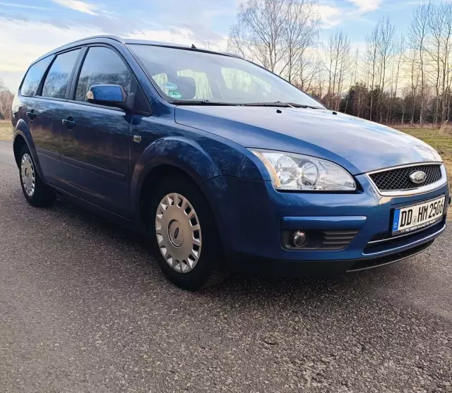 FORD Focus 1.6 Duratec 16V (100 KM) MT
