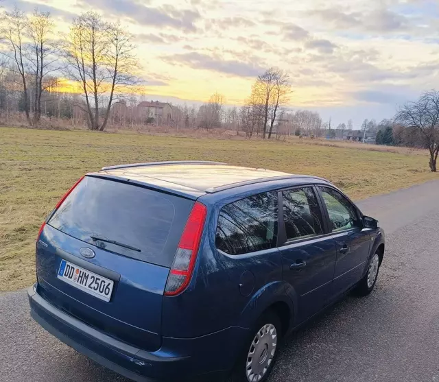 FORD Focus 1.6 Duratec 16V (100 KM) MT