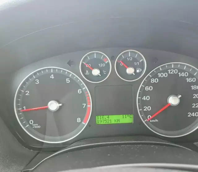 FORD Focus 1.6 Duratec 16V (100 KM) MT