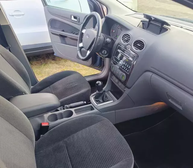 FORD Focus 1.6 Duratec 16V (100 KM) MT