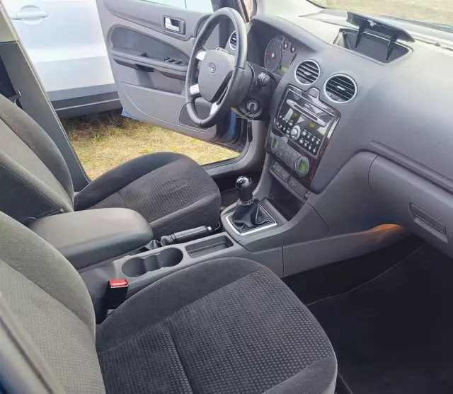 FORD Focus 1.6 Duratec 16V (100 KM) MT