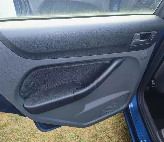 FORD Focus 1.6 Duratec 16V (100 KM) MT