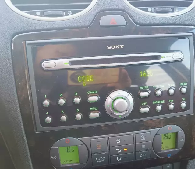 FORD Focus 1.6 Duratec 16V (100 KM) MT