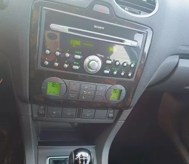 FORD Focus 1.6 Duratec 16V (100 KM) MT