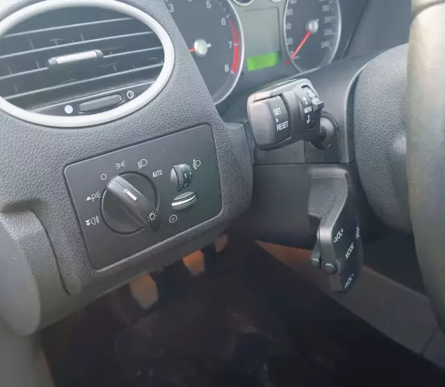 FORD Focus 1.6 Duratec 16V (100 KM) MT