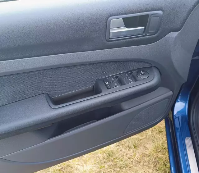 FORD Focus 1.6 Duratec 16V (100 KM) MT