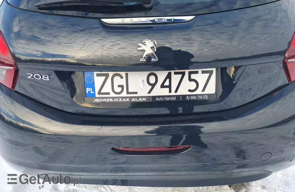 PEUGEOT 208 