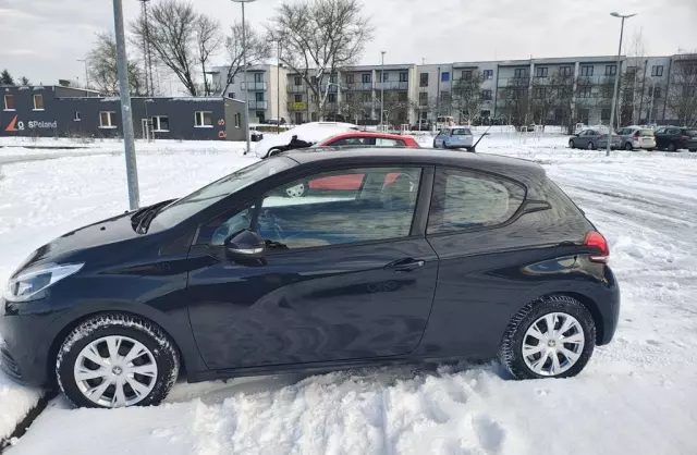 PEUGEOT 208 