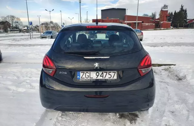 PEUGEOT 208 