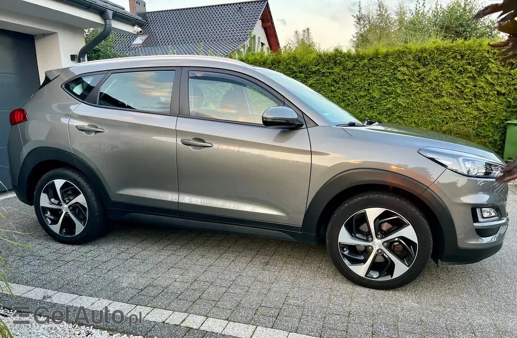 HYUNDAI Tucson 