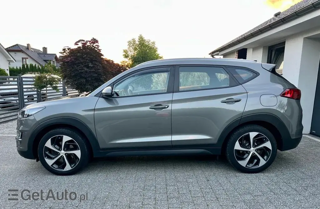 HYUNDAI Tucson 