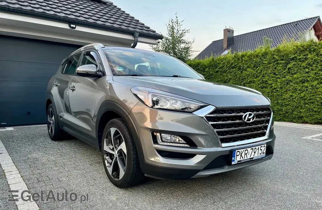 HYUNDAI Tucson 