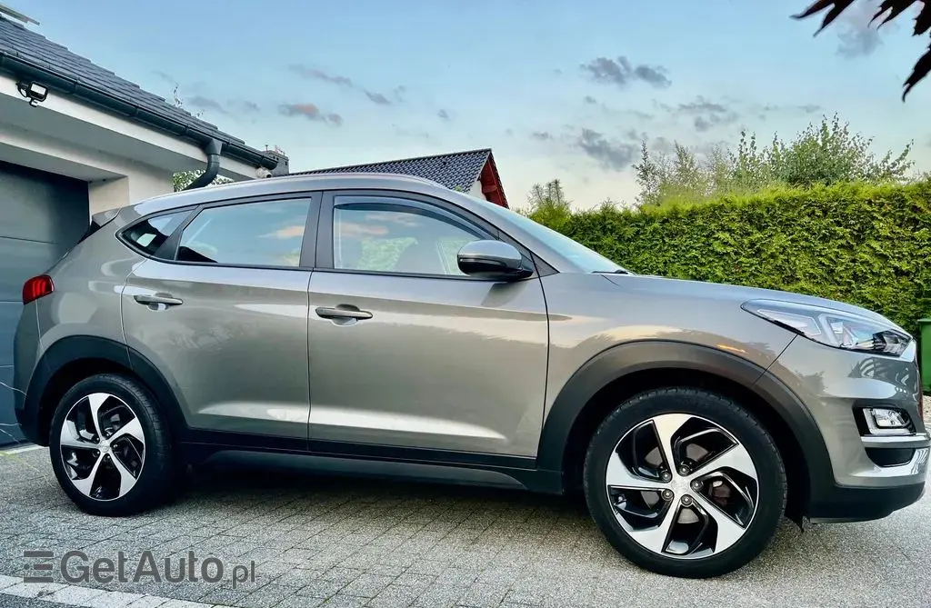 HYUNDAI Tucson 