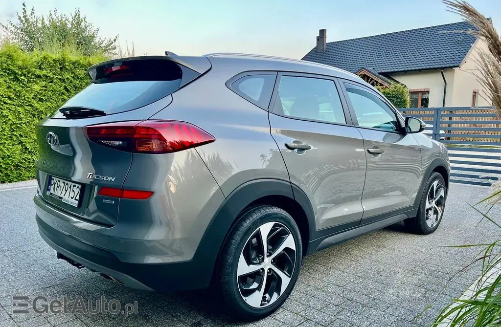 HYUNDAI Tucson 
