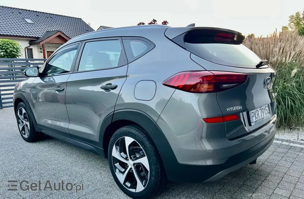 HYUNDAI Tucson 