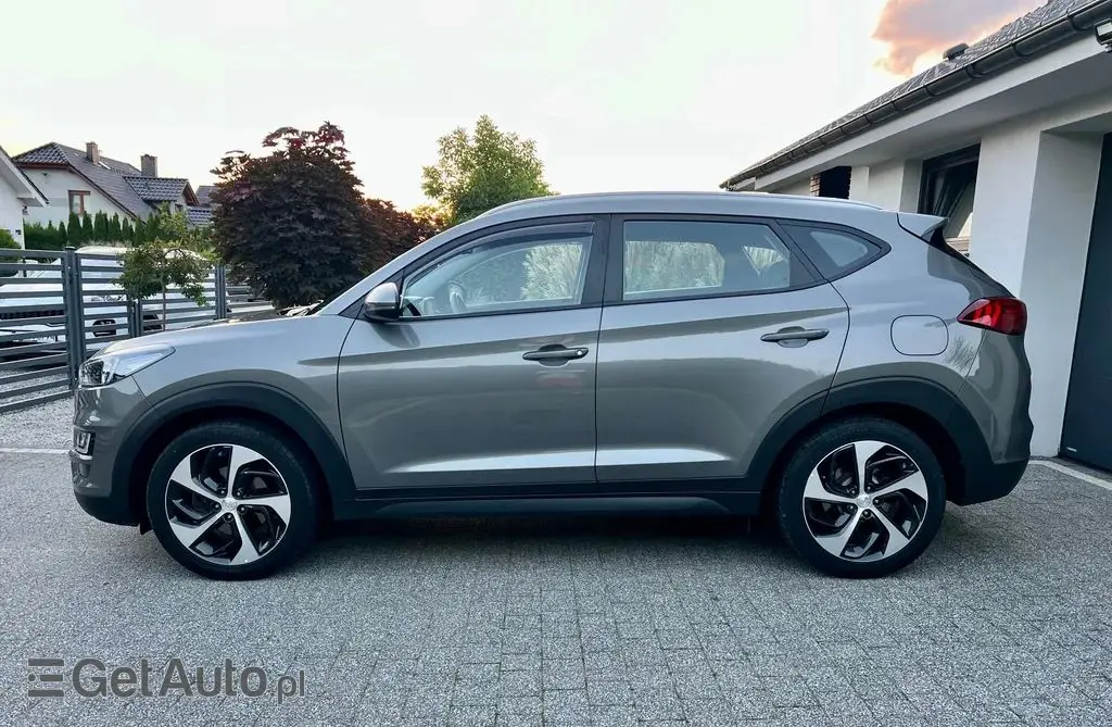 HYUNDAI Tucson 