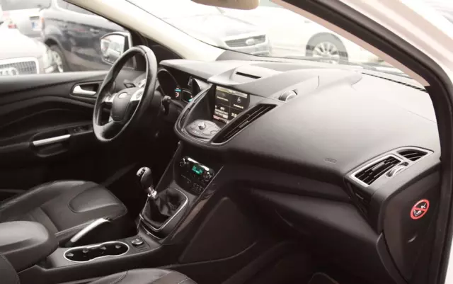 FORD Kuga 2.0 TDCi 2x4 Titanium