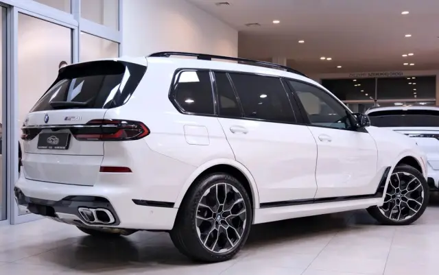 BMW X7 M60i xDrive