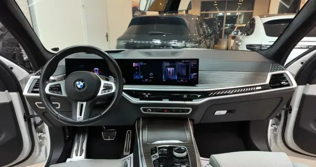 BMW X7 M60i xDrive