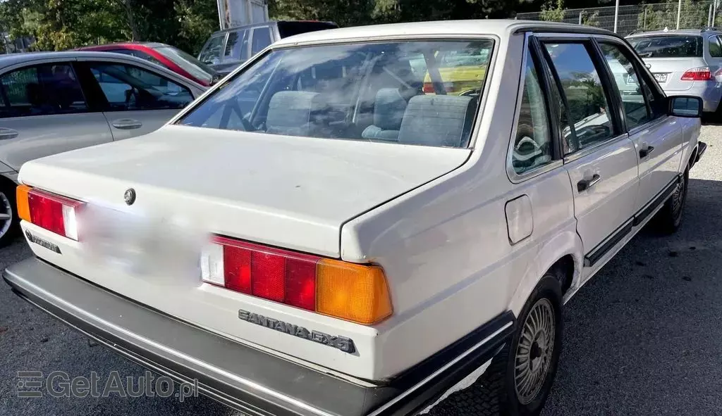 VOLKSWAGEN Santana 