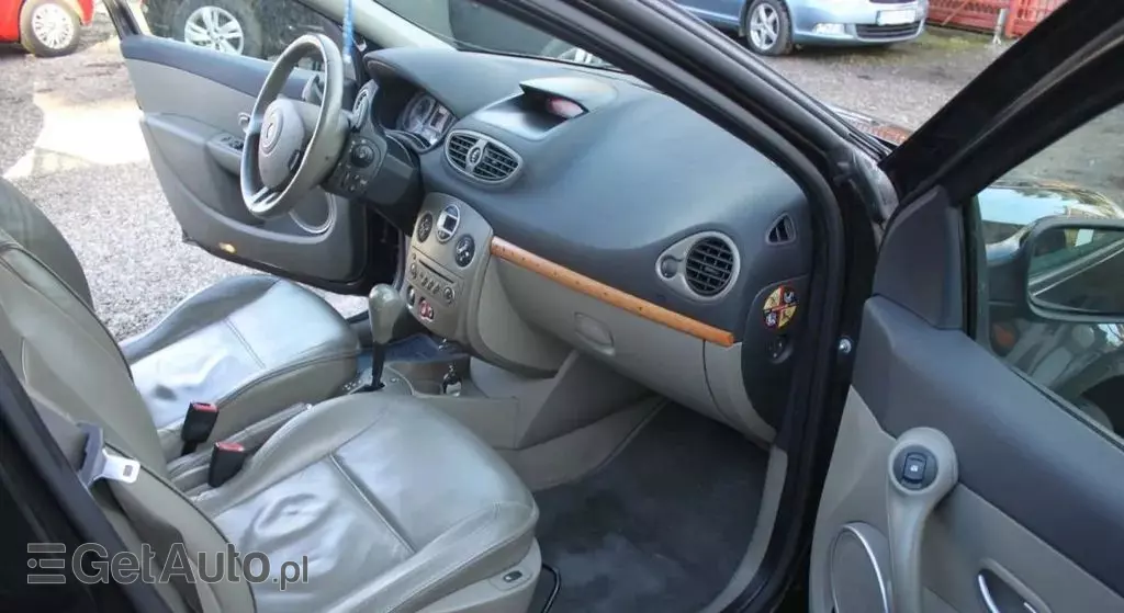 RENAULT Clio 