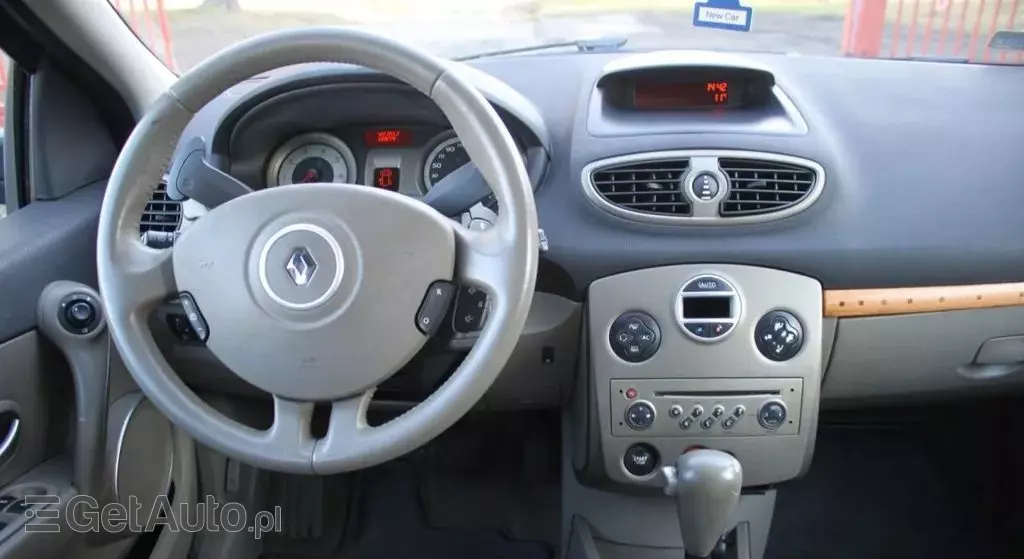 RENAULT Clio 