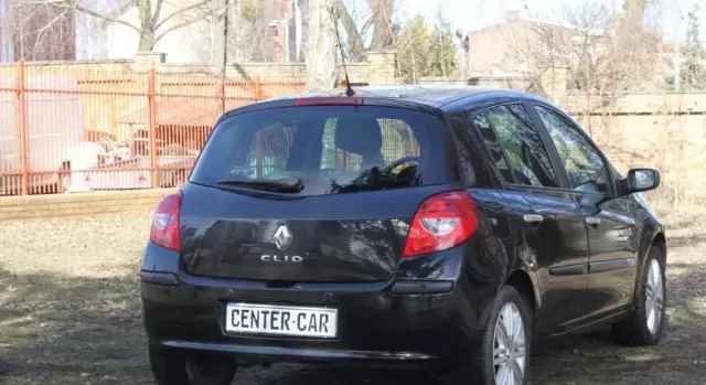 RENAULT Clio 