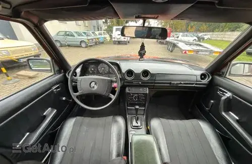 MERCEDES-BENZ W123 