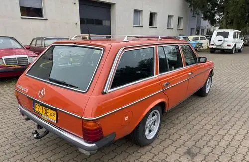 MERCEDES-BENZ W123 