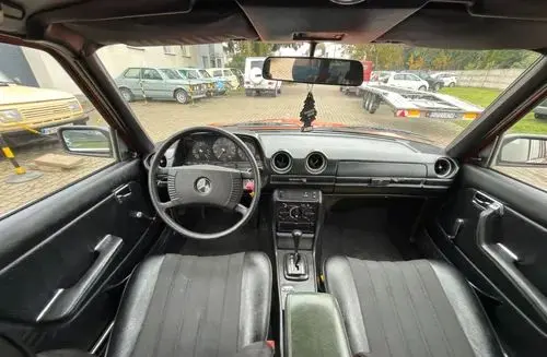 MERCEDES-BENZ W123 