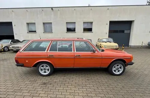 MERCEDES-BENZ W123 